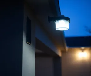 Jaka lampa przed garaż